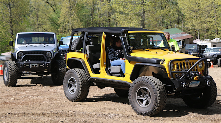 The Hog Ring - Haartz Wants You to Go Topless in a Jeep