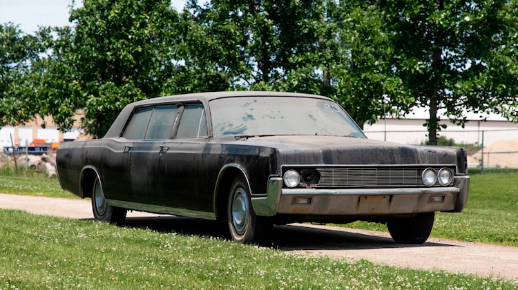 The Hog Ring - Elvis Presley Limo Needs a Good Trimmer